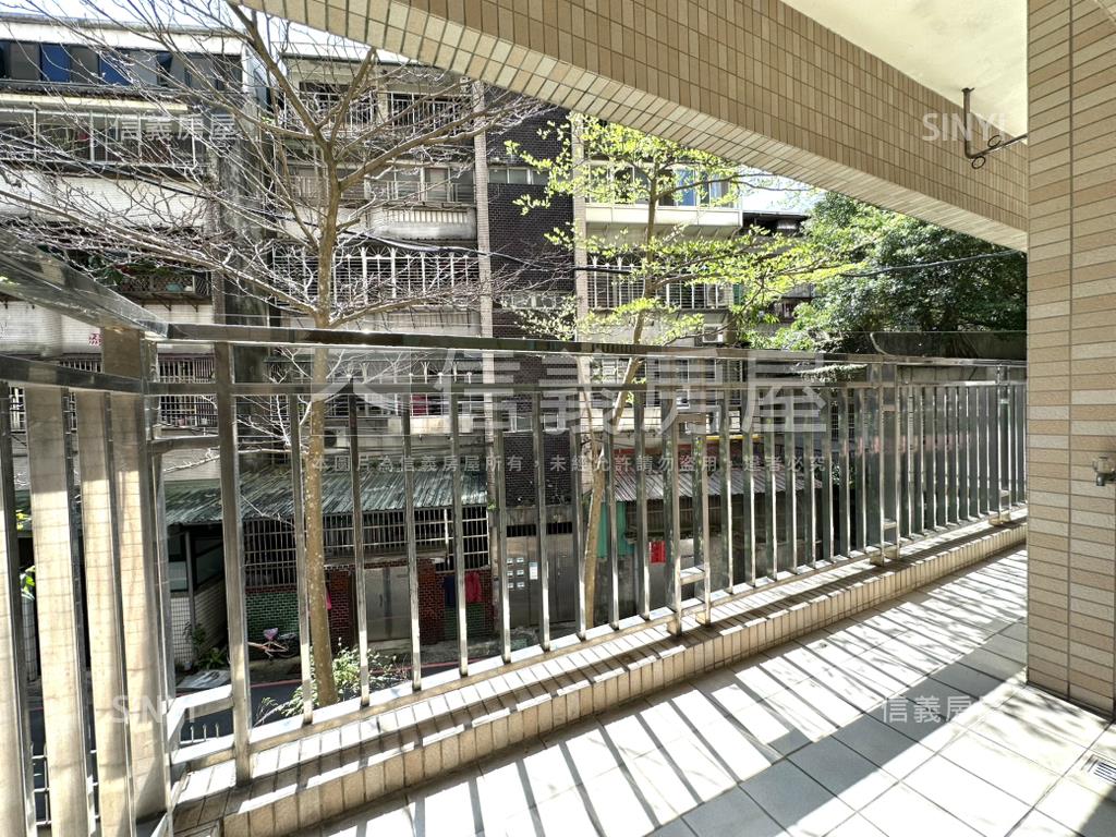 華麗大空間鋼骨電梯四房房屋室內格局與周邊環境