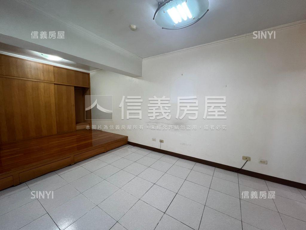 近捷運春天首席鬧中取靜房屋室內格局與周邊環境