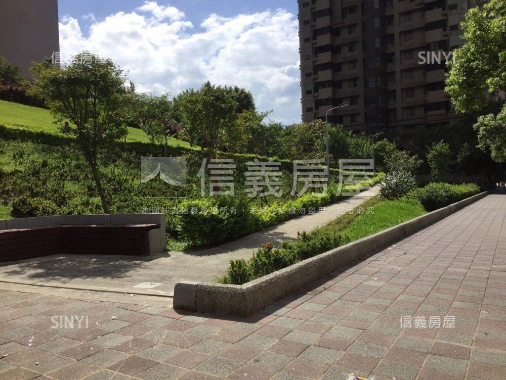 近捷運麗湖商圈面寬金店面房屋室內格局與周邊環境