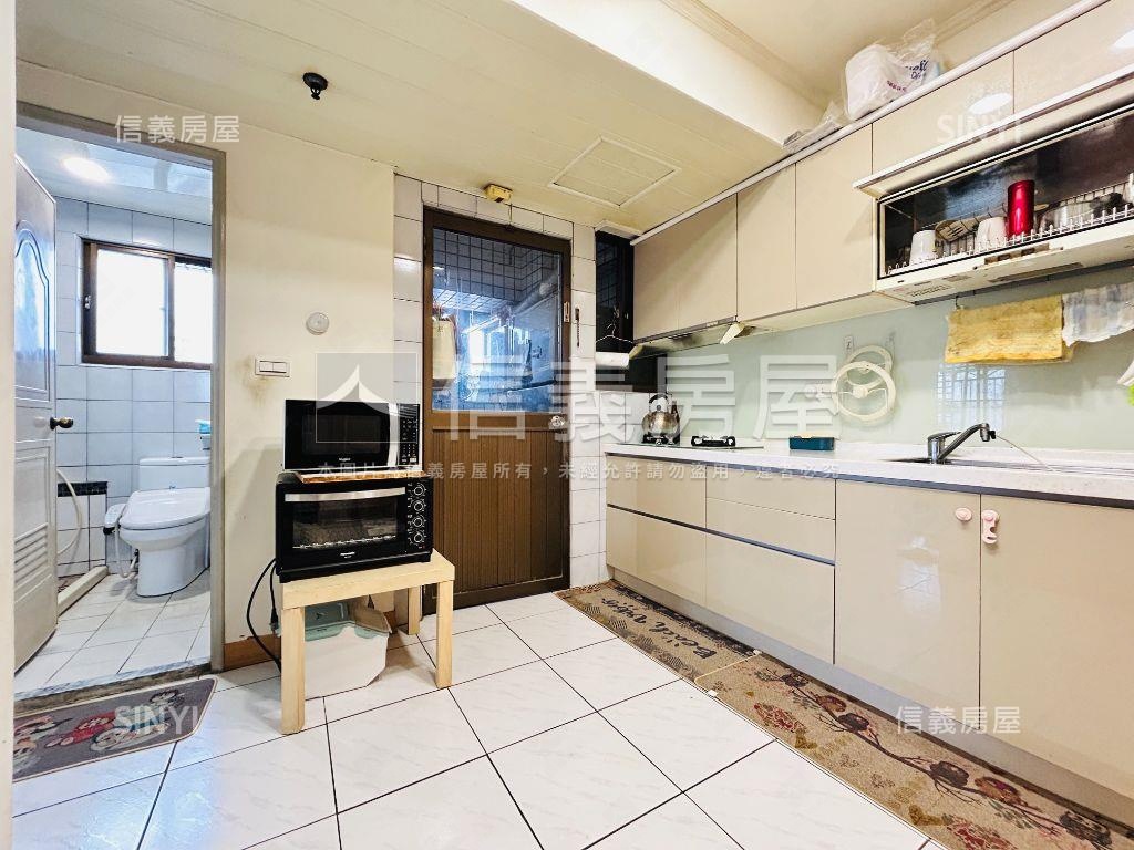 近關渡捷運站３房車位房屋室內格局與周邊環境