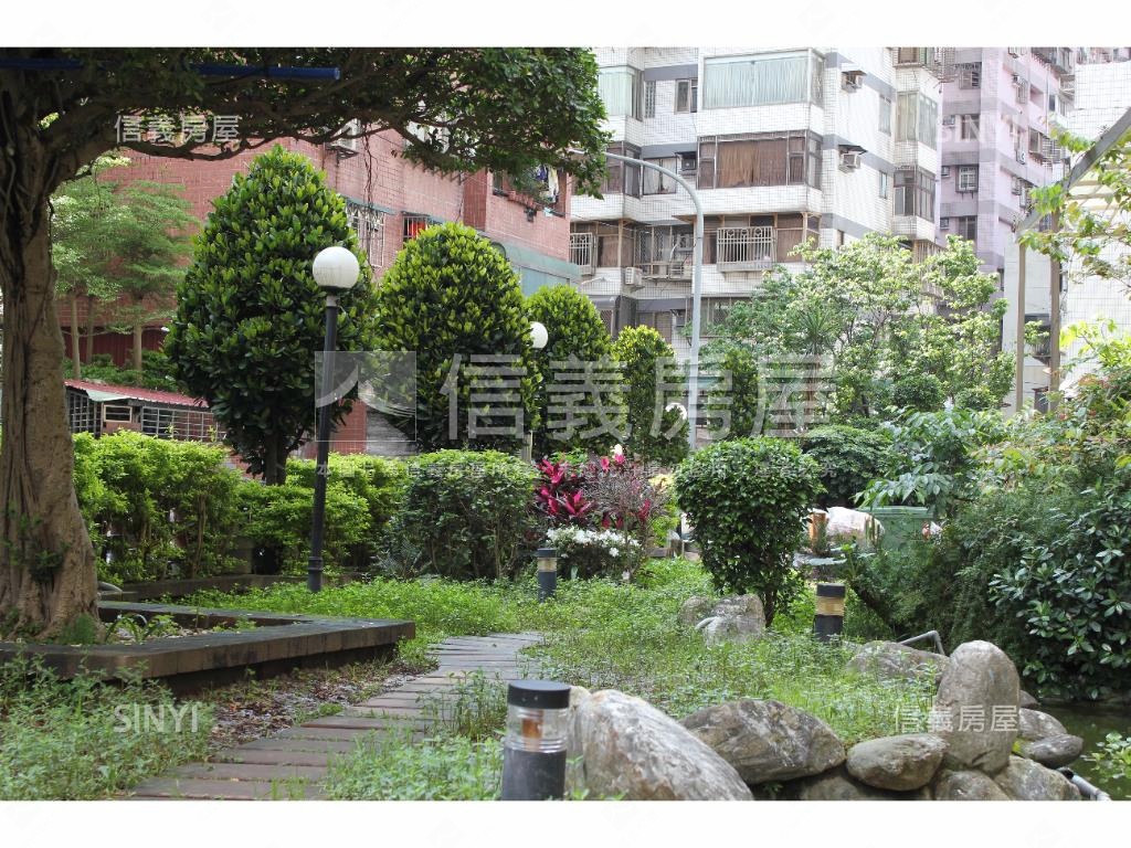 近關渡捷運站３房車位房屋室內格局與周邊環境