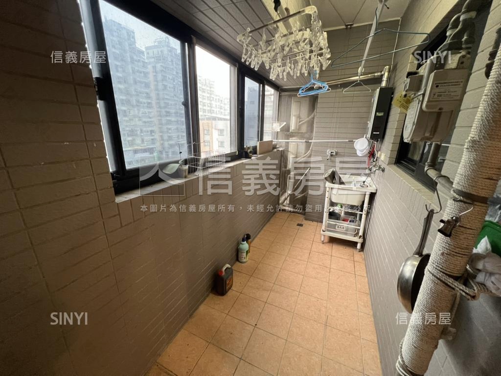 誠售超讚三房平面車位房屋室內格局與周邊環境