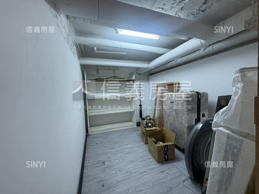 英明街三角窗金店房屋室內格局與周邊環境