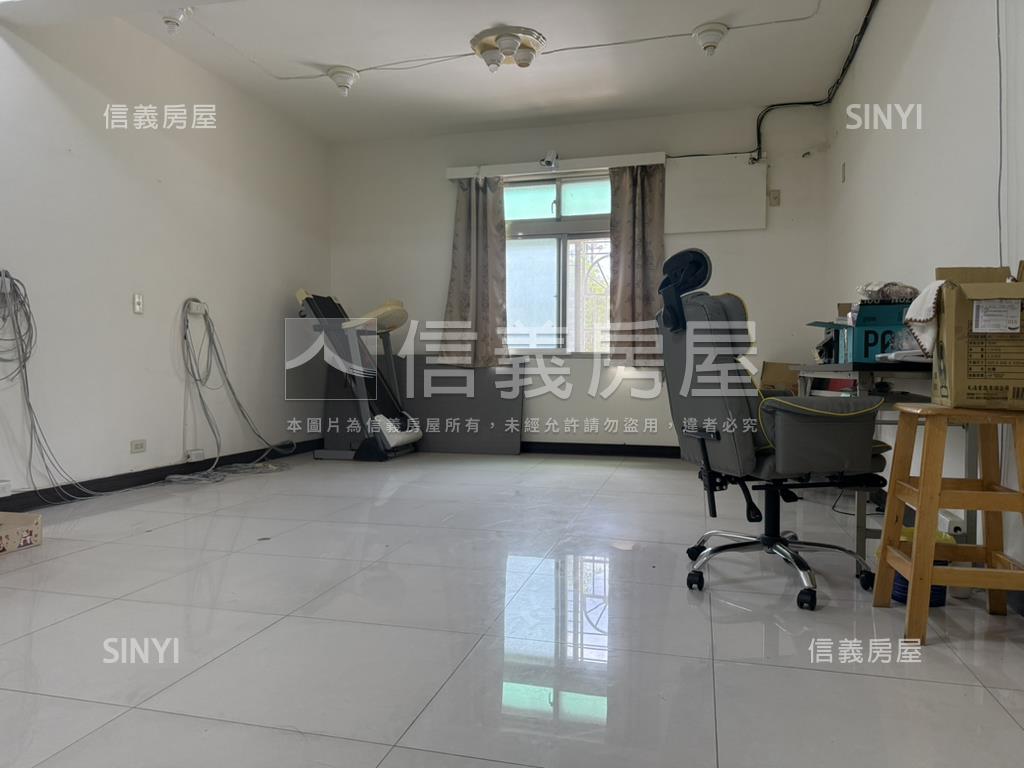秀山國小黃金店面房屋室內格局與周邊環境