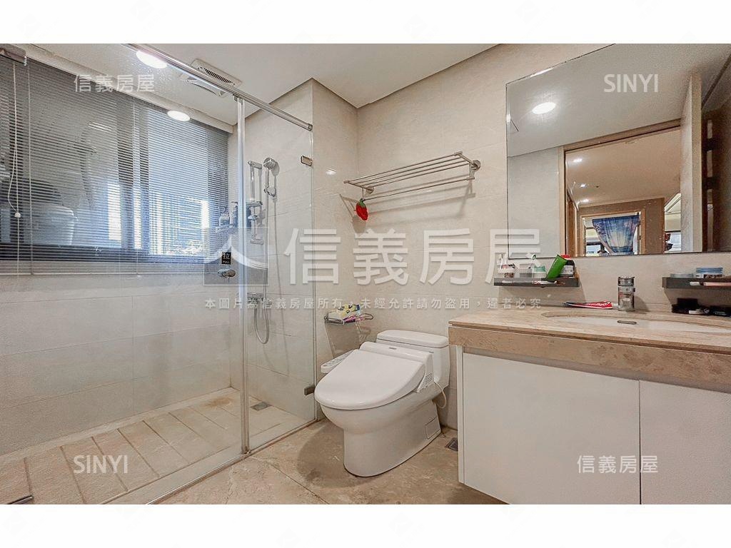 中港層峰三房平車附露臺房屋室內格局與周邊環境