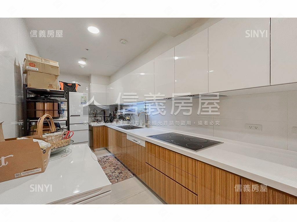 中港層峰三房平車附露臺房屋室內格局與周邊環境