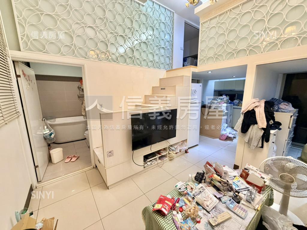 星光環邊間挑高三米六房屋室內格局與周邊環境