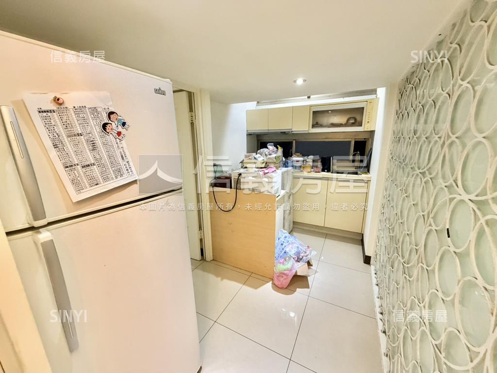 星光環邊間挑高三米六房屋室內格局與周邊環境