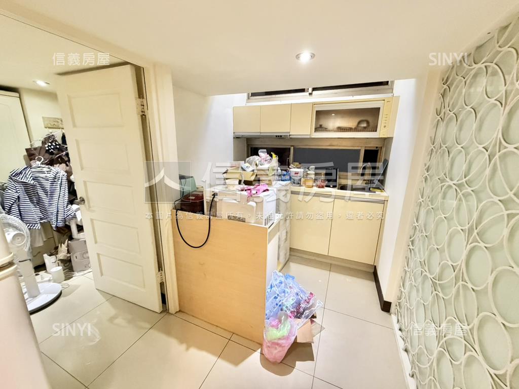 星光環邊間挑高三米六房屋室內格局與周邊環境