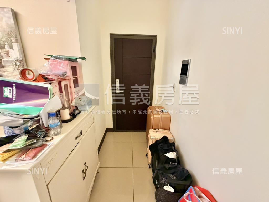 星光環邊間挑高三米六房屋室內格局與周邊環境