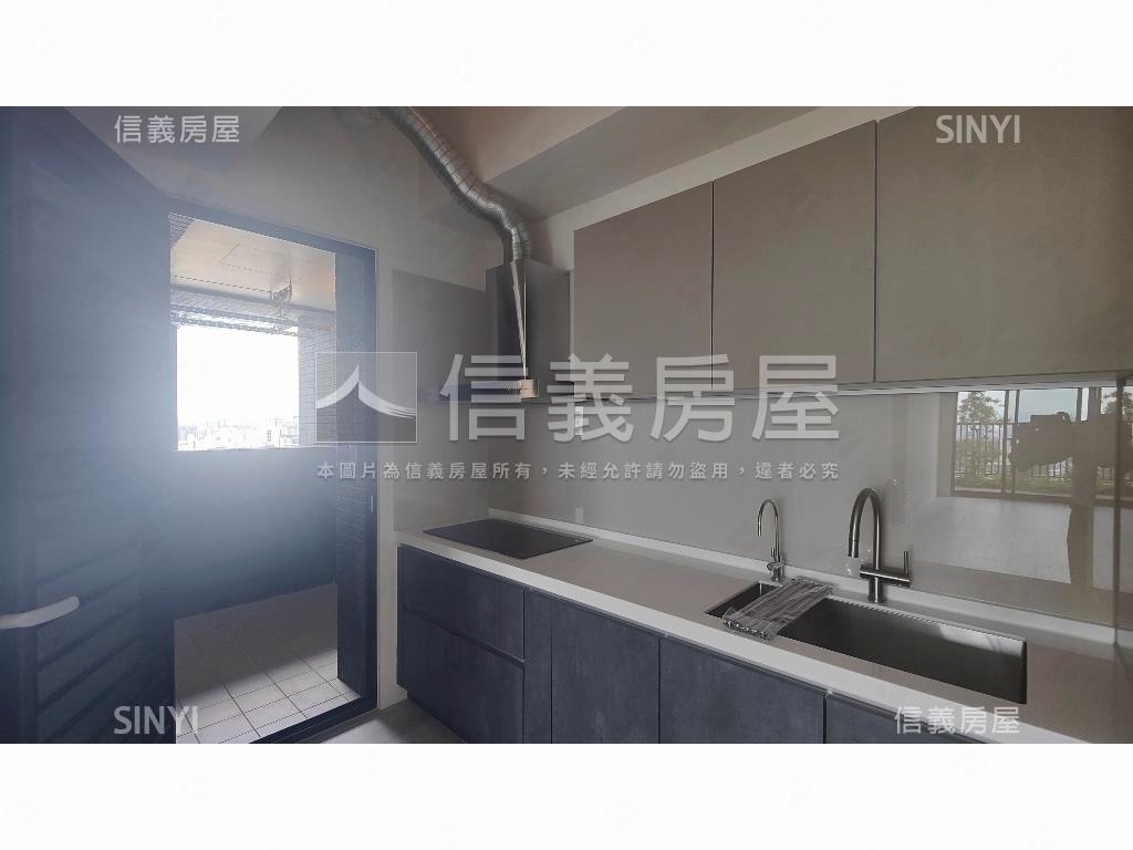 裕翔研山頂樓景觀帝王戶房屋室內格局與周邊環境