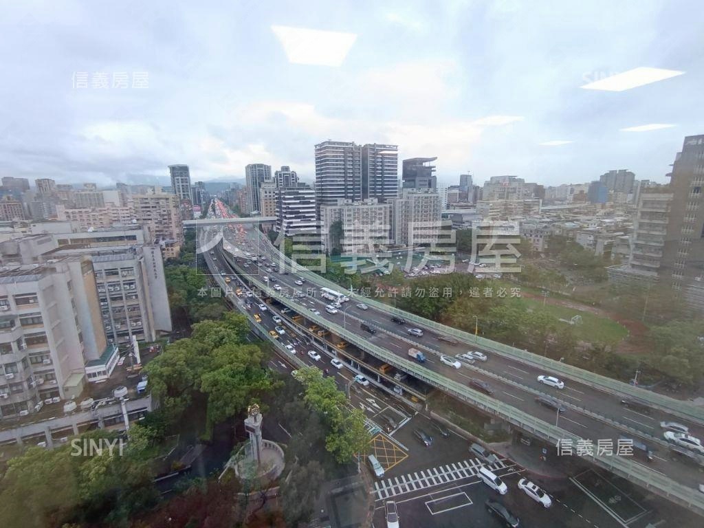忠孝９８高樓美景純辦房屋室內格局與周邊環境