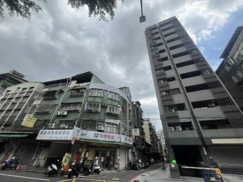 稀有面公園金三角窗透天