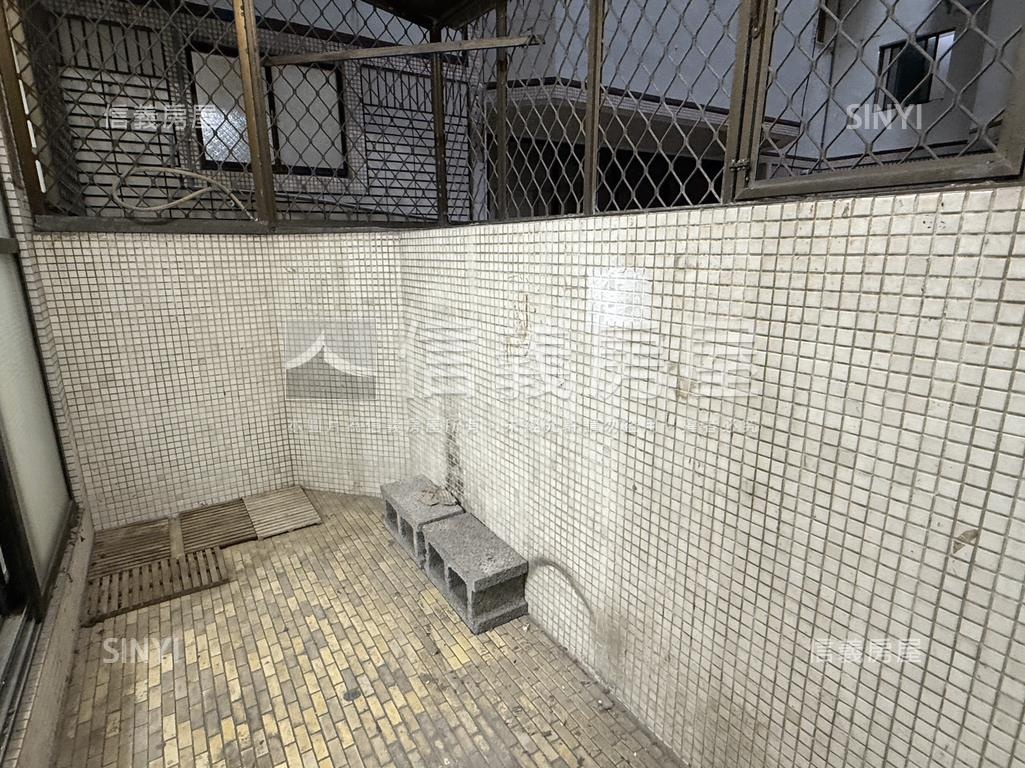 近捷運低總價成家三房房屋室內格局與周邊環境