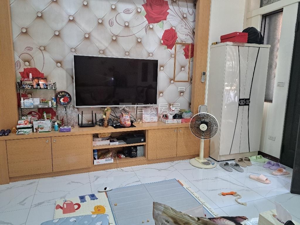 新高學區時尚風臨路美墅房屋室內格局與周邊環境