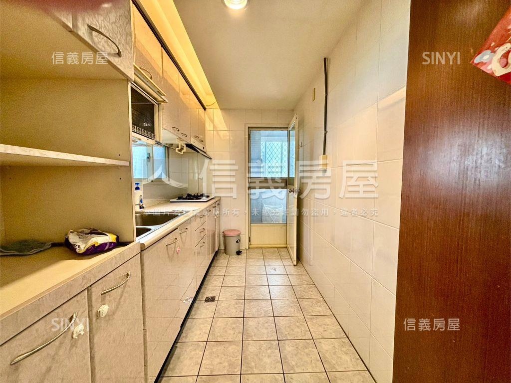 中正標準三房美廈房屋室內格局與周邊環境