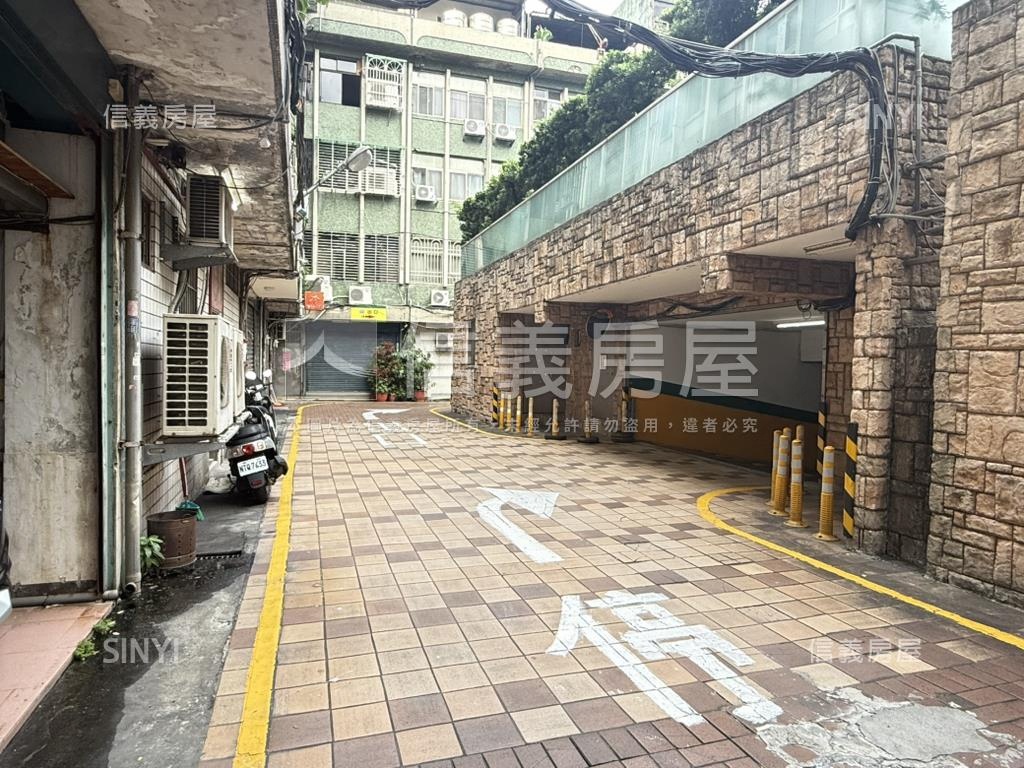 正重陽路黃金金店面房屋室內格局與周邊環境