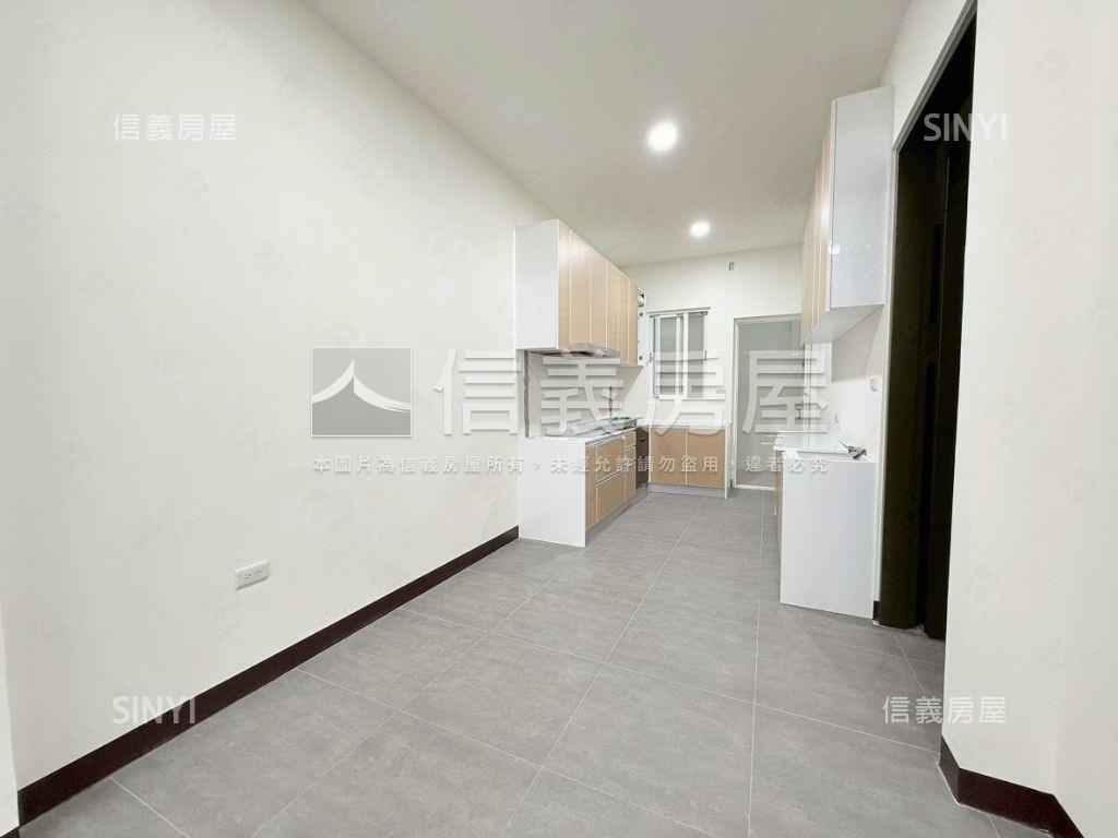 近Ａ２２捷運中壢夜市透天房屋室內格局與周邊環境