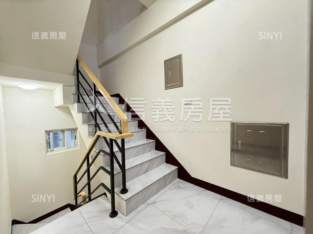 近Ａ２２捷運中壢夜市透天房屋室內格局與周邊環境