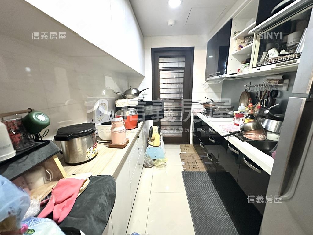 埤塘公園旁美四房車位房屋室內格局與周邊環境