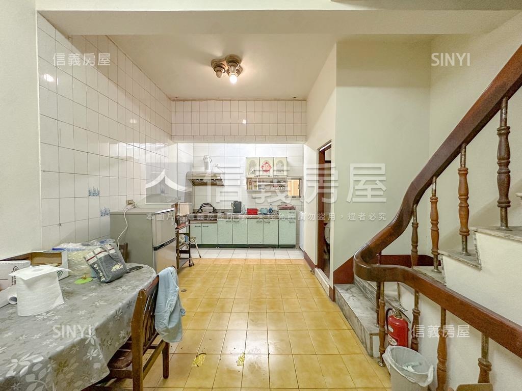 大裕。車藏居房屋室內格局與周邊環境