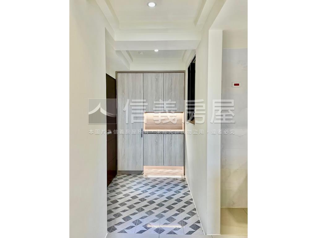 百川凱硯帝王座向三房車位房屋室內格局與周邊環境