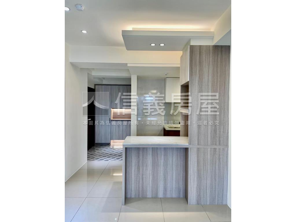 百川凱硯帝王座向三房車位房屋室內格局與周邊環境