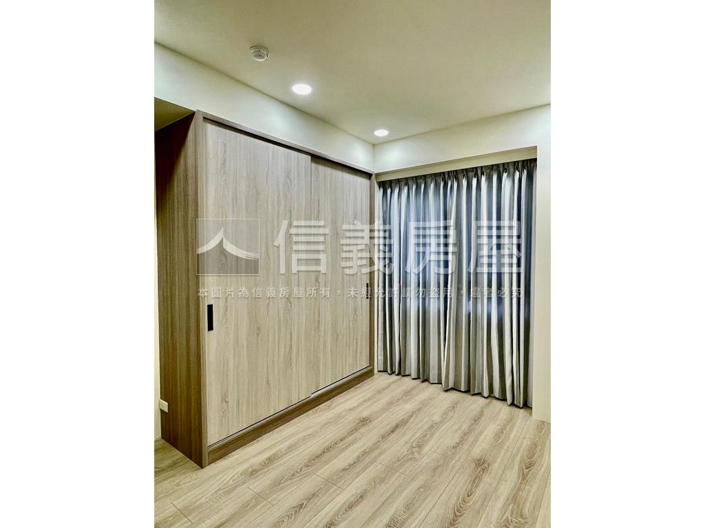 百川凱硯帝王座向三房車位房屋室內格局與周邊環境