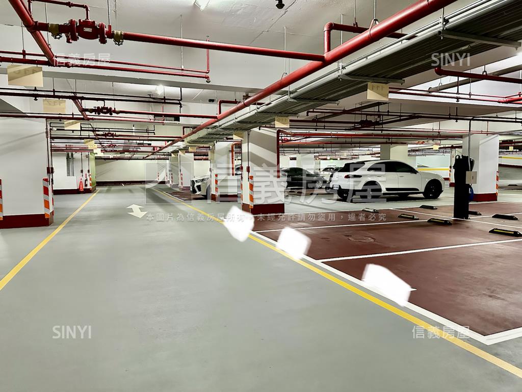 百川凱硯帝王座向三房車位房屋室內格局與周邊環境