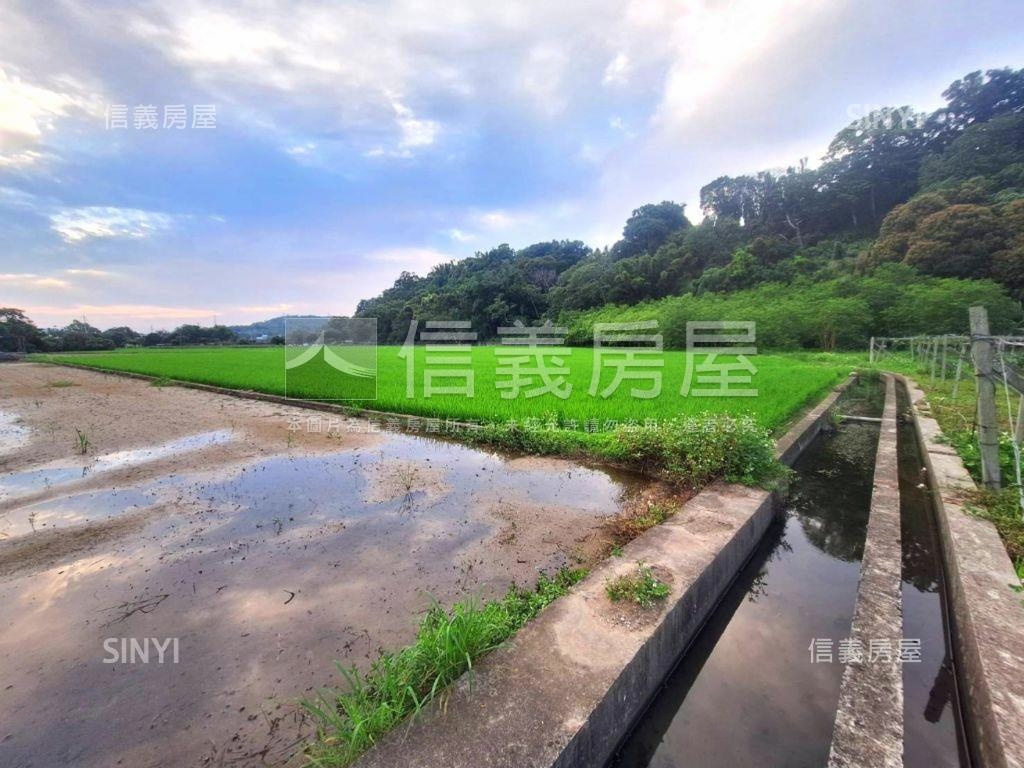 環山有灌溉溝渠農牧用地２房屋室內格局與周邊環境