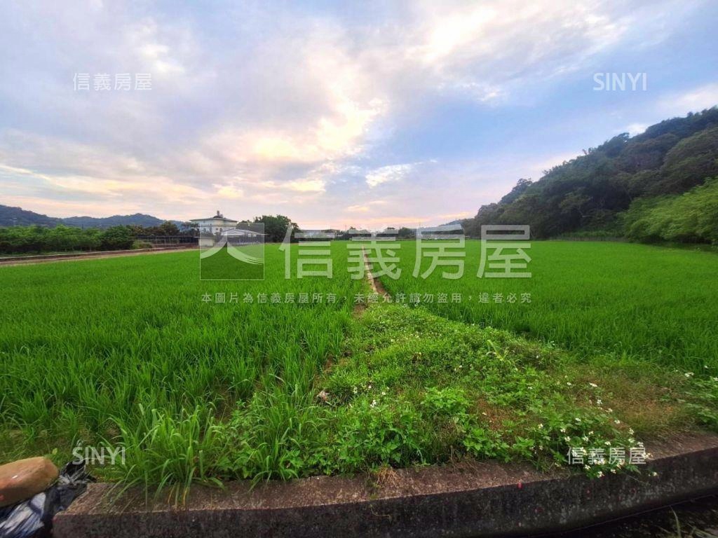 環山有灌溉溝渠農牧用地２房屋室內格局與周邊環境