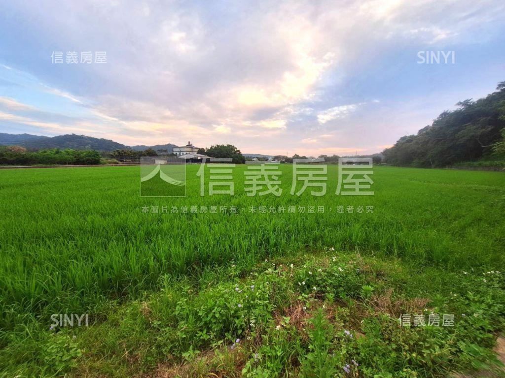 環山有灌溉溝渠農牧用地２房屋室內格局與周邊環境