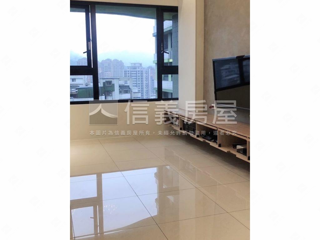 忠孝大院精匠３房車位房屋室內格局與周邊環境