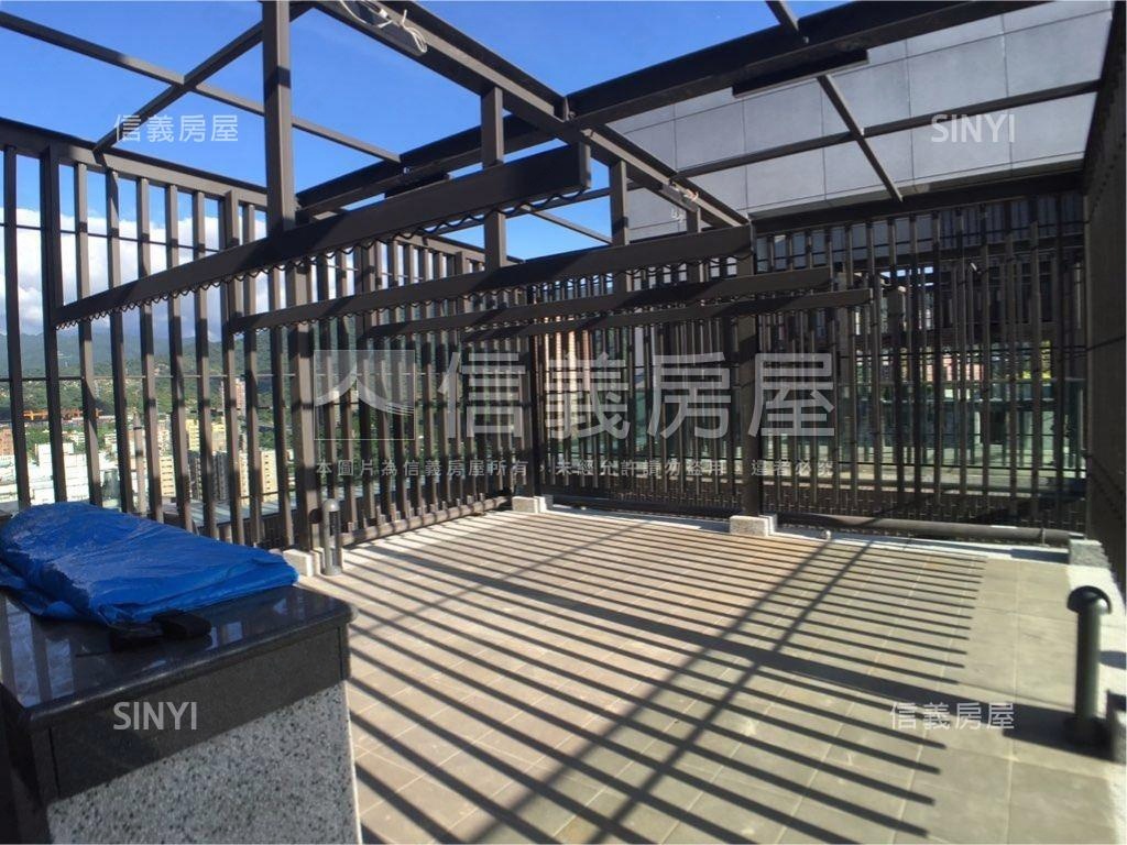 忠孝大院精匠３房車位房屋室內格局與周邊環境