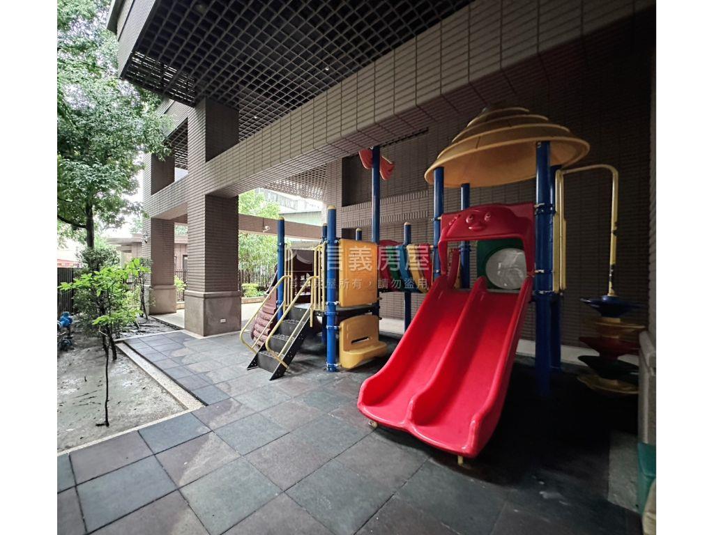 善美館高質感４房雙車位房屋室內格局與周邊環境