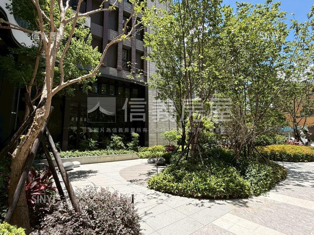 １１期全新未入住三房平車房屋室內格局與周邊環境