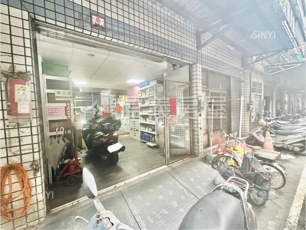 低總價。捷運一樓創業基地房屋室內格局與周邊環境