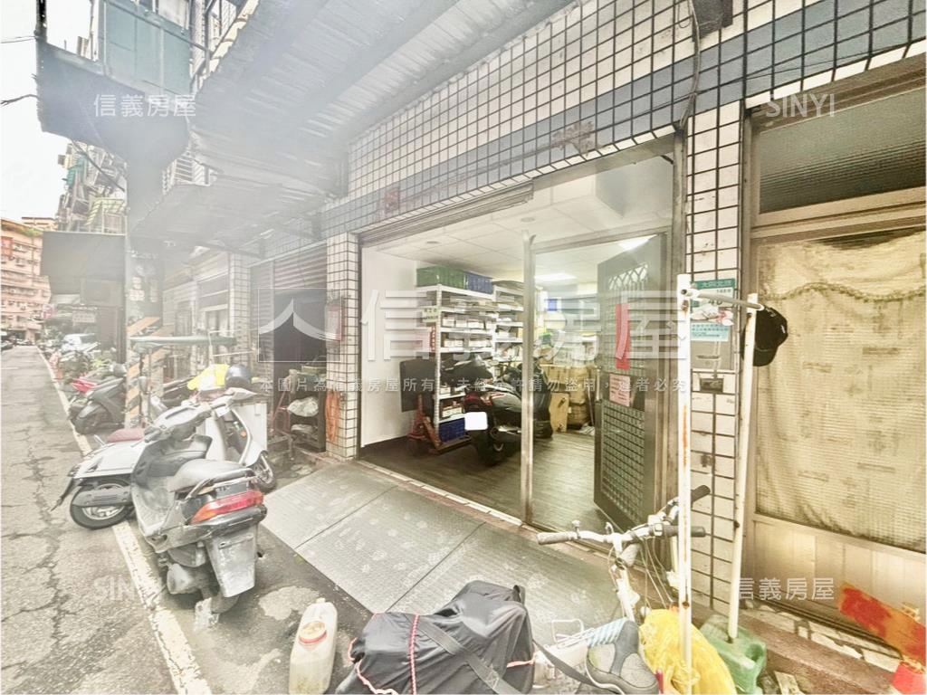 低總價。捷運一樓創業基地房屋室內格局與周邊環境