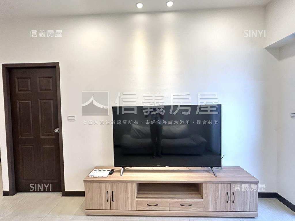 專任佳泰大方視野兩房平車房屋室內格局與周邊環境