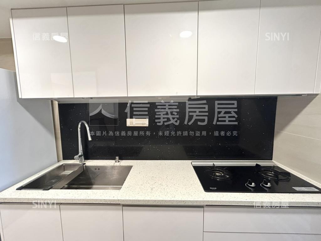 專任佳泰大方視野兩房平車房屋室內格局與周邊環境