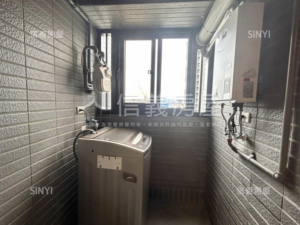 專任佳泰大方視野兩房平車房屋室內格局與周邊環境