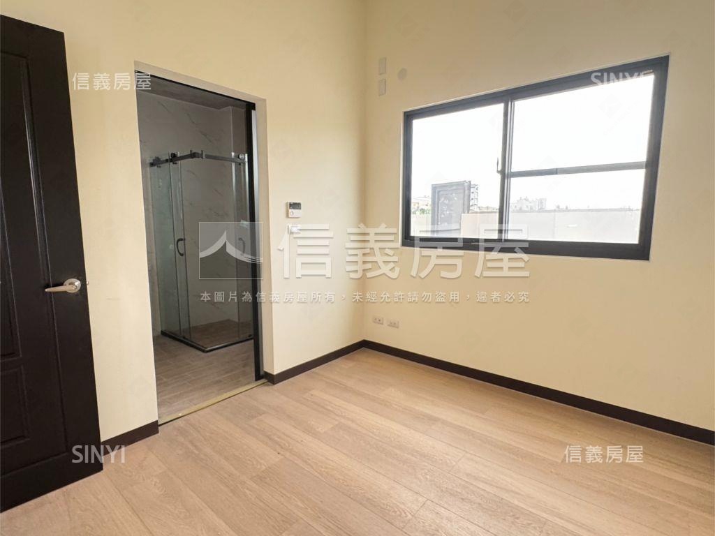 附開心農場雙車別墅房屋室內格局與周邊環境