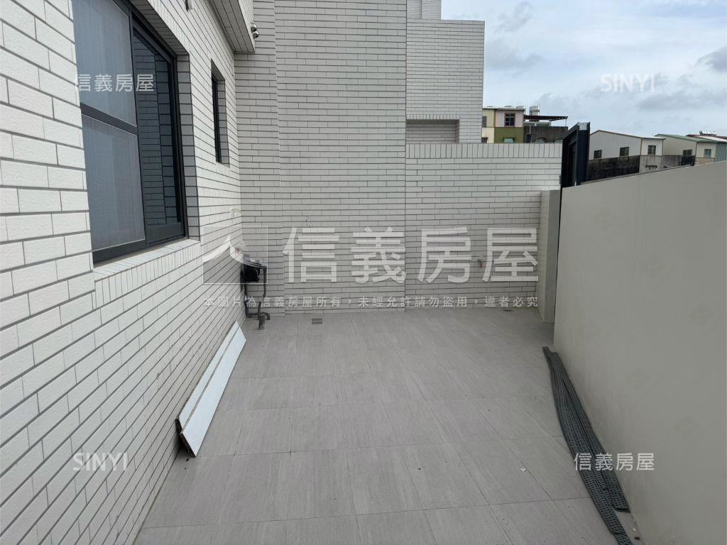 附開心農場雙車別墅房屋室內格局與周邊環境