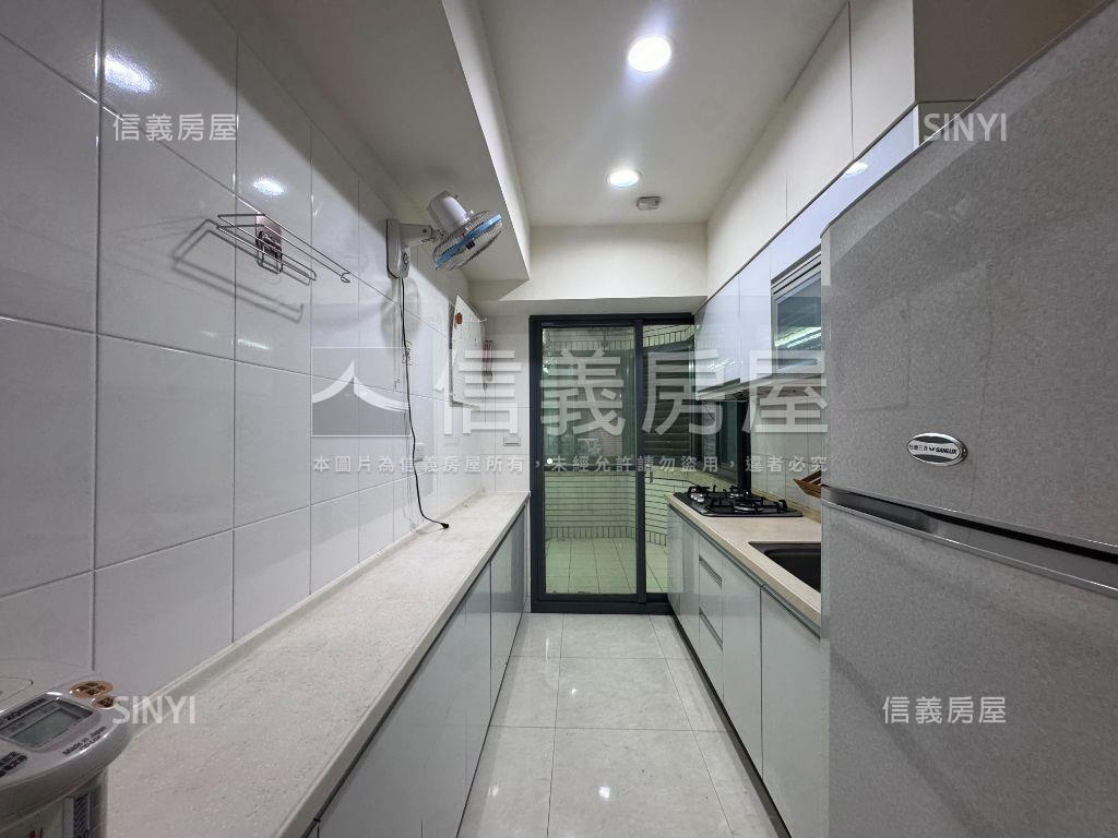 面校園美麗３房平車房屋室內格局與周邊環境