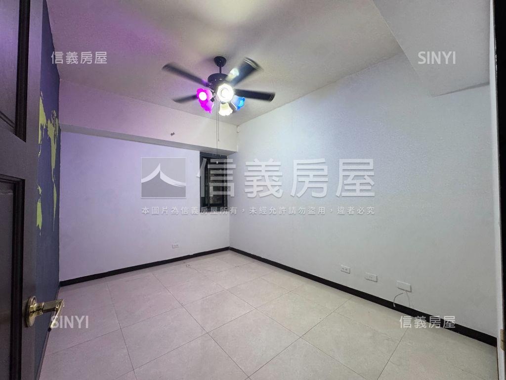 面校園美麗３房平車房屋室內格局與周邊環境