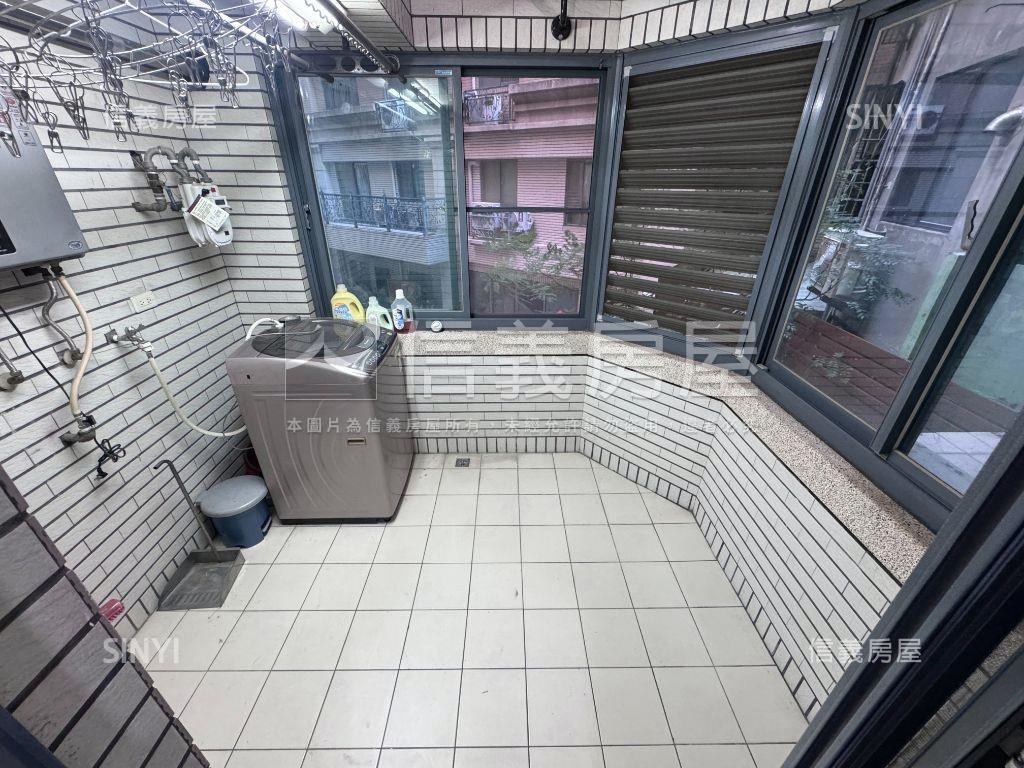 面校園美麗３房平車房屋室內格局與周邊環境