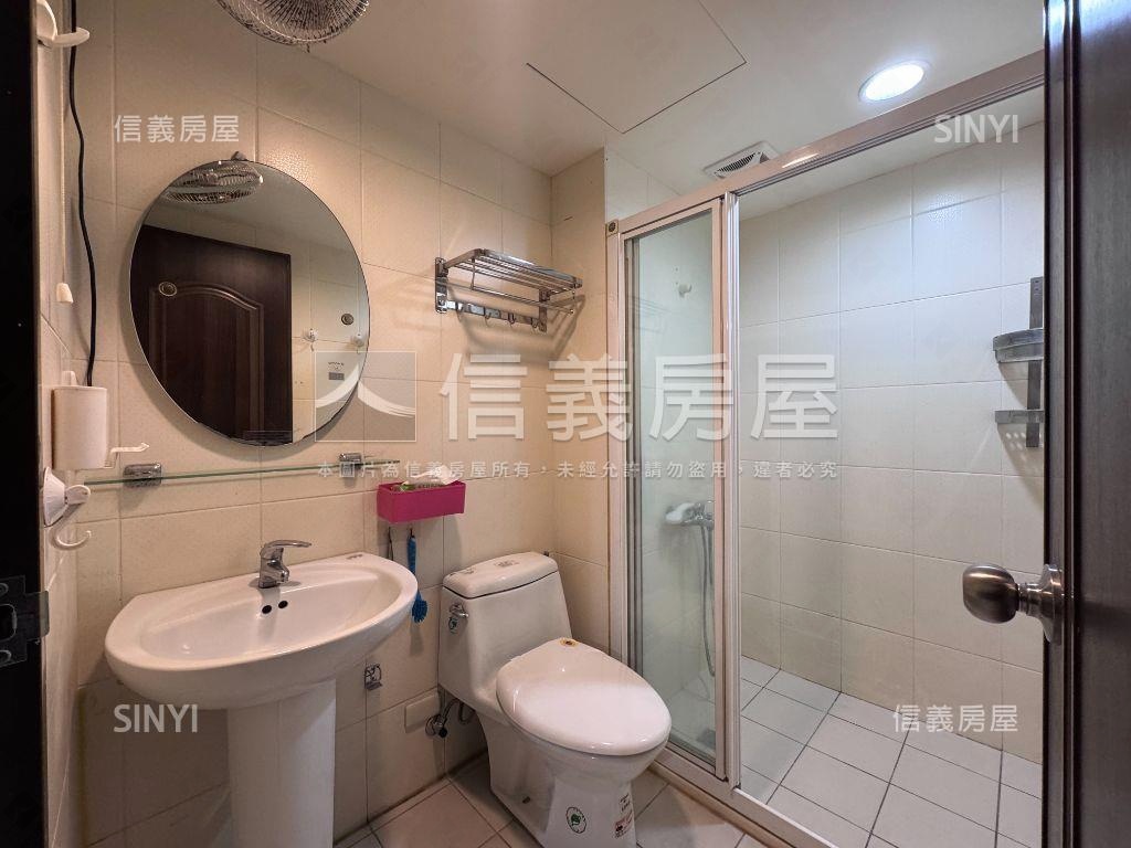 面校園美麗３房平車房屋室內格局與周邊環境