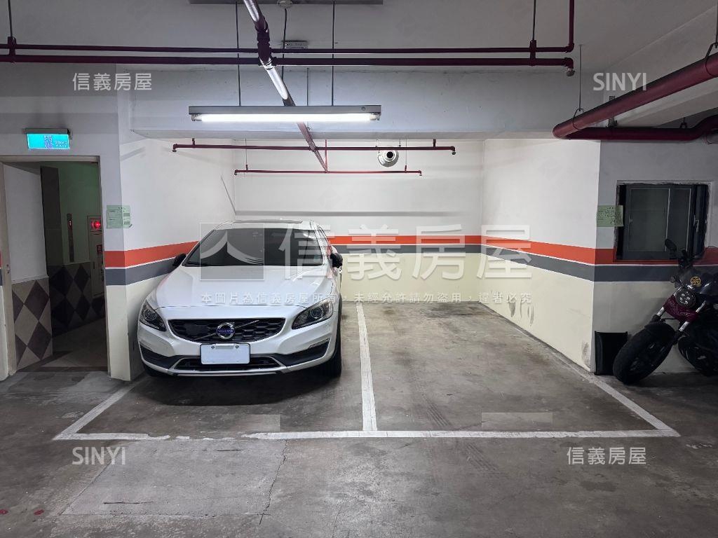 面校園美麗３房平車房屋室內格局與周邊環境