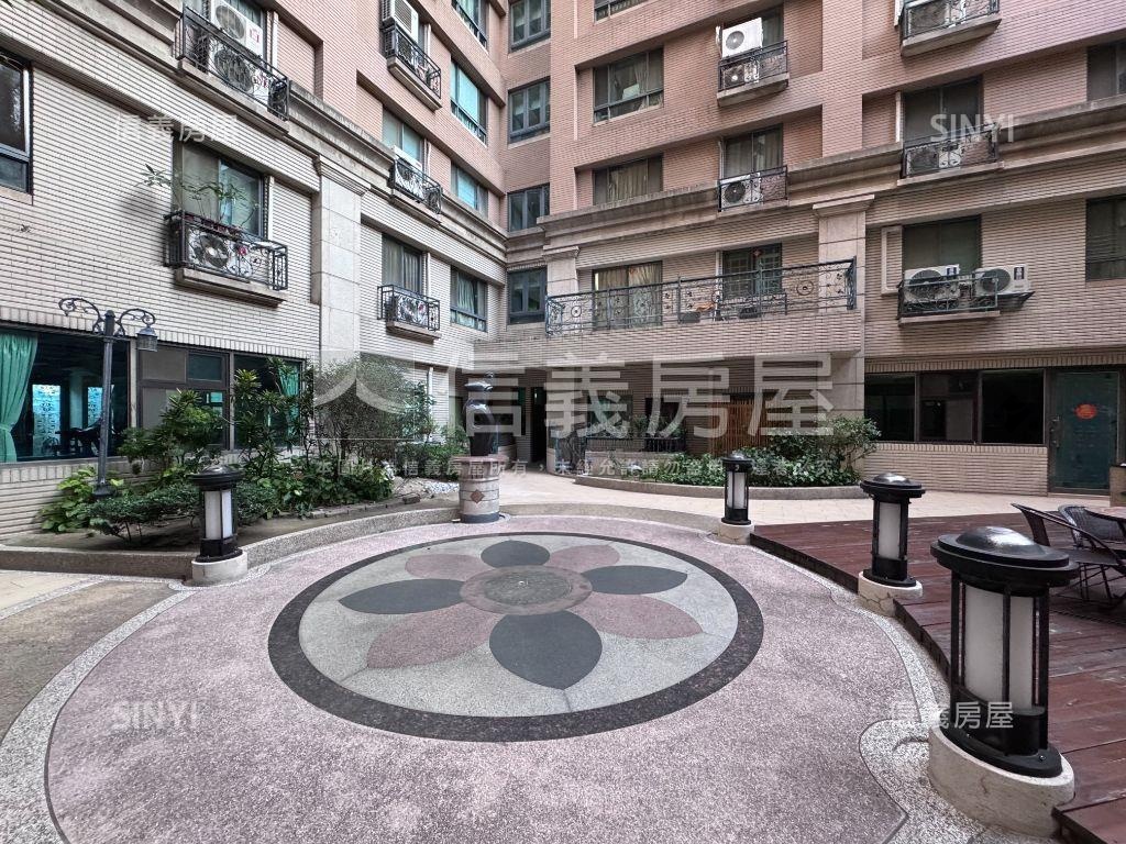 面校園美麗３房平車房屋室內格局與周邊環境