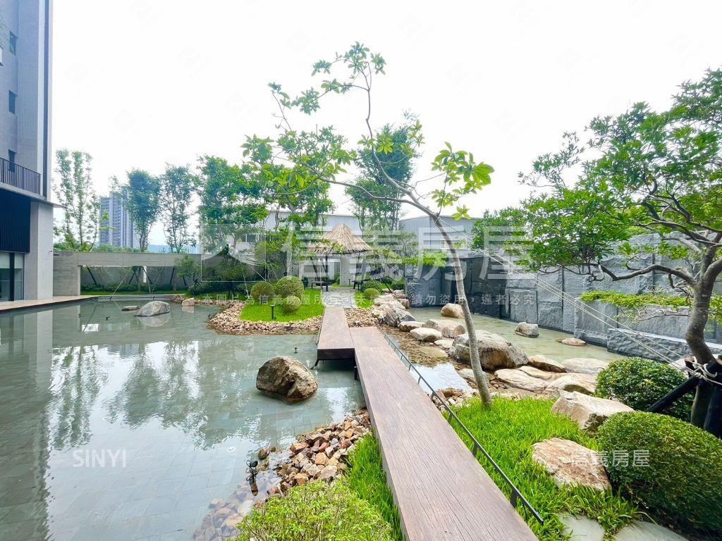 鉅虹嵐ＣＡＳＡ次頂樓裝潢房屋室內格局與周邊環境